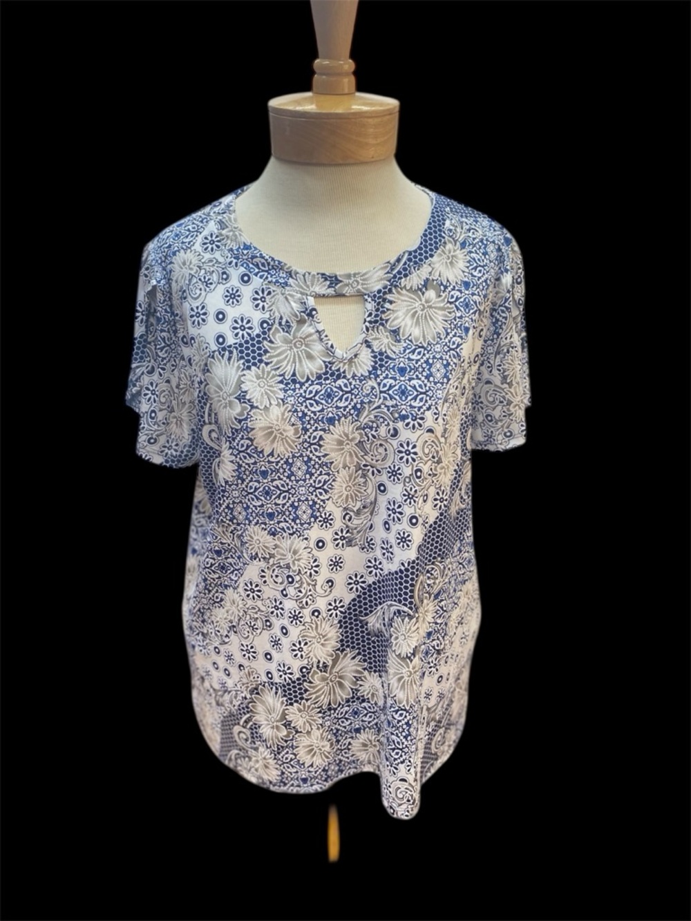Modern Attraction Pullover Short Sleeve Soft Blue White Floral & Paisley Large